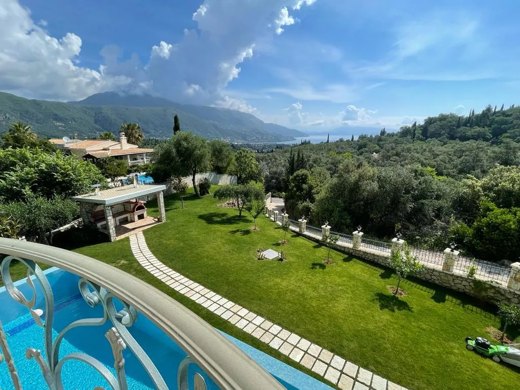 For Sale Villa 300 m² in Corfu