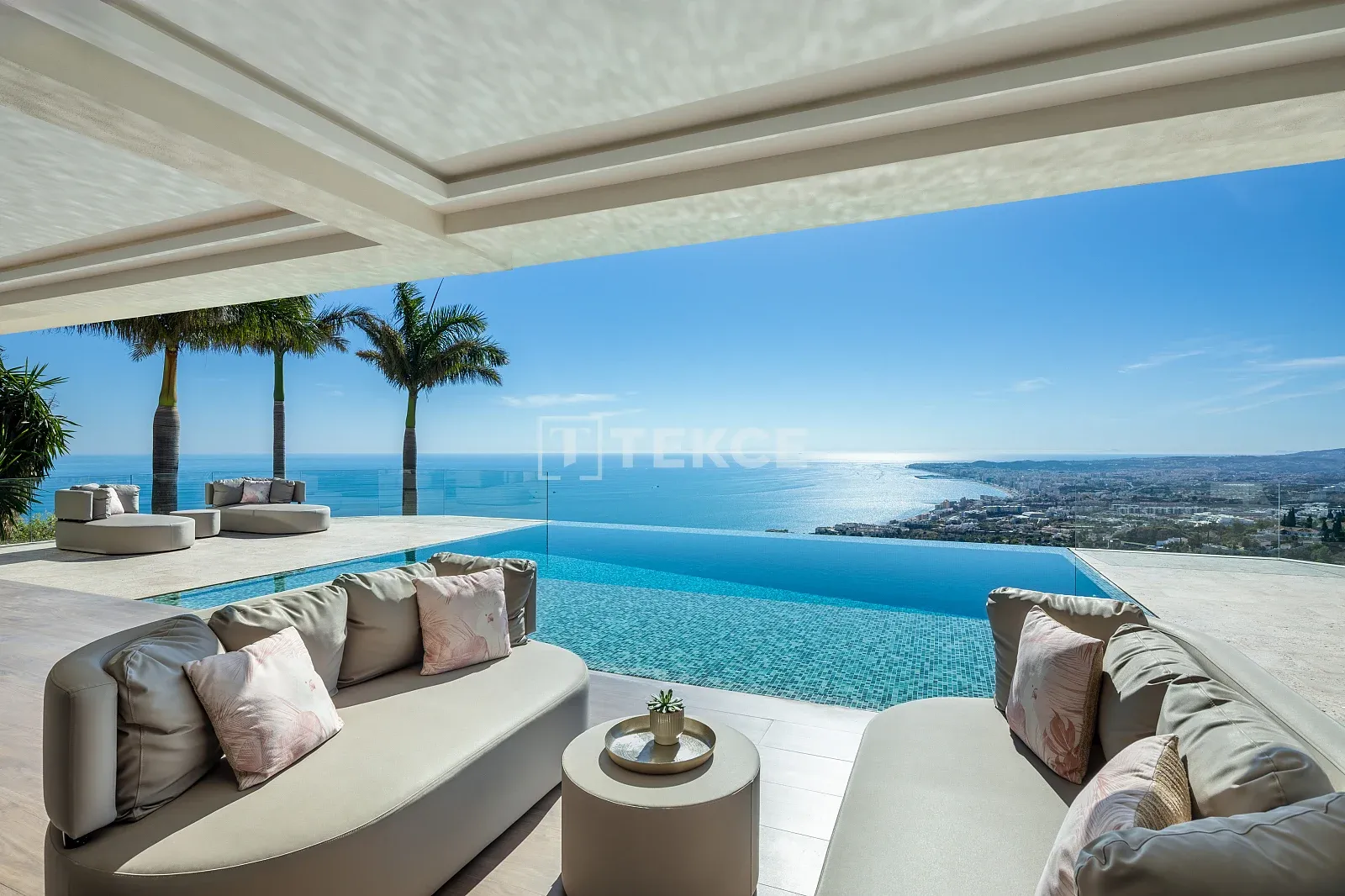 Detached Villa with Sea Views & Wellness Facilities in Benalmádena